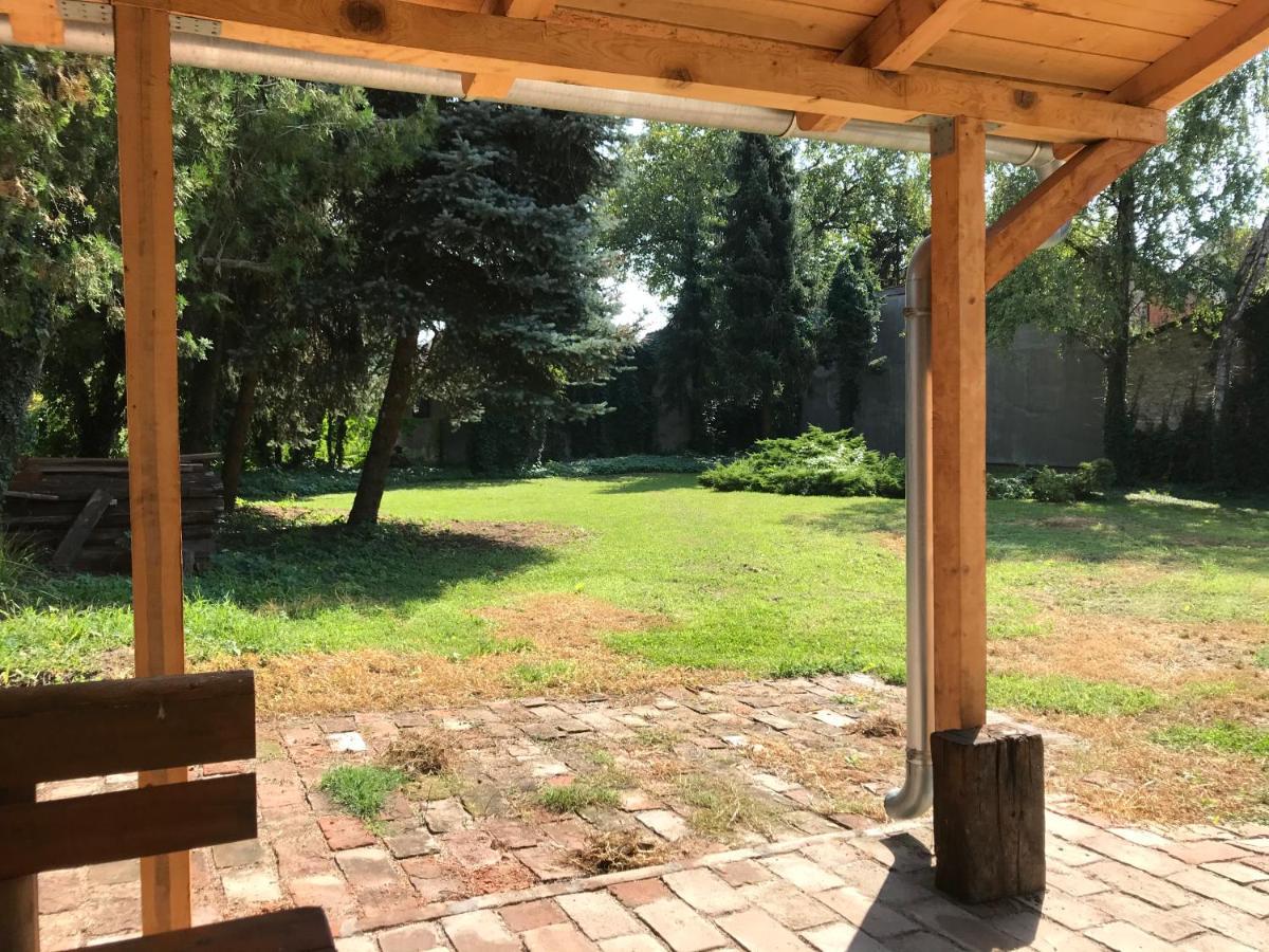 Pb Urban Garden Stay With Secured Parking Sremska Mitrovica Eksteriør billede