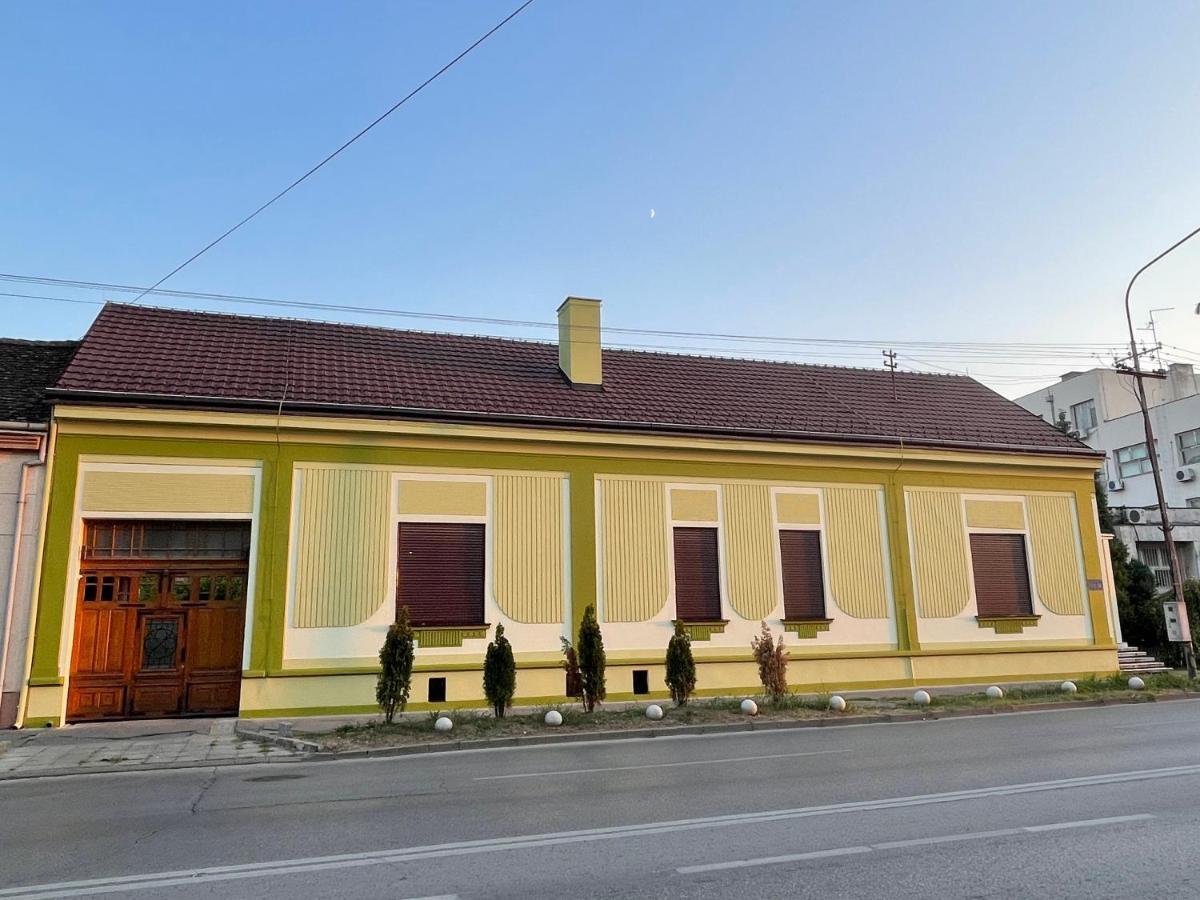 Pb Urban Garden Stay With Secured Parking Sremska Mitrovica Eksteriør billede