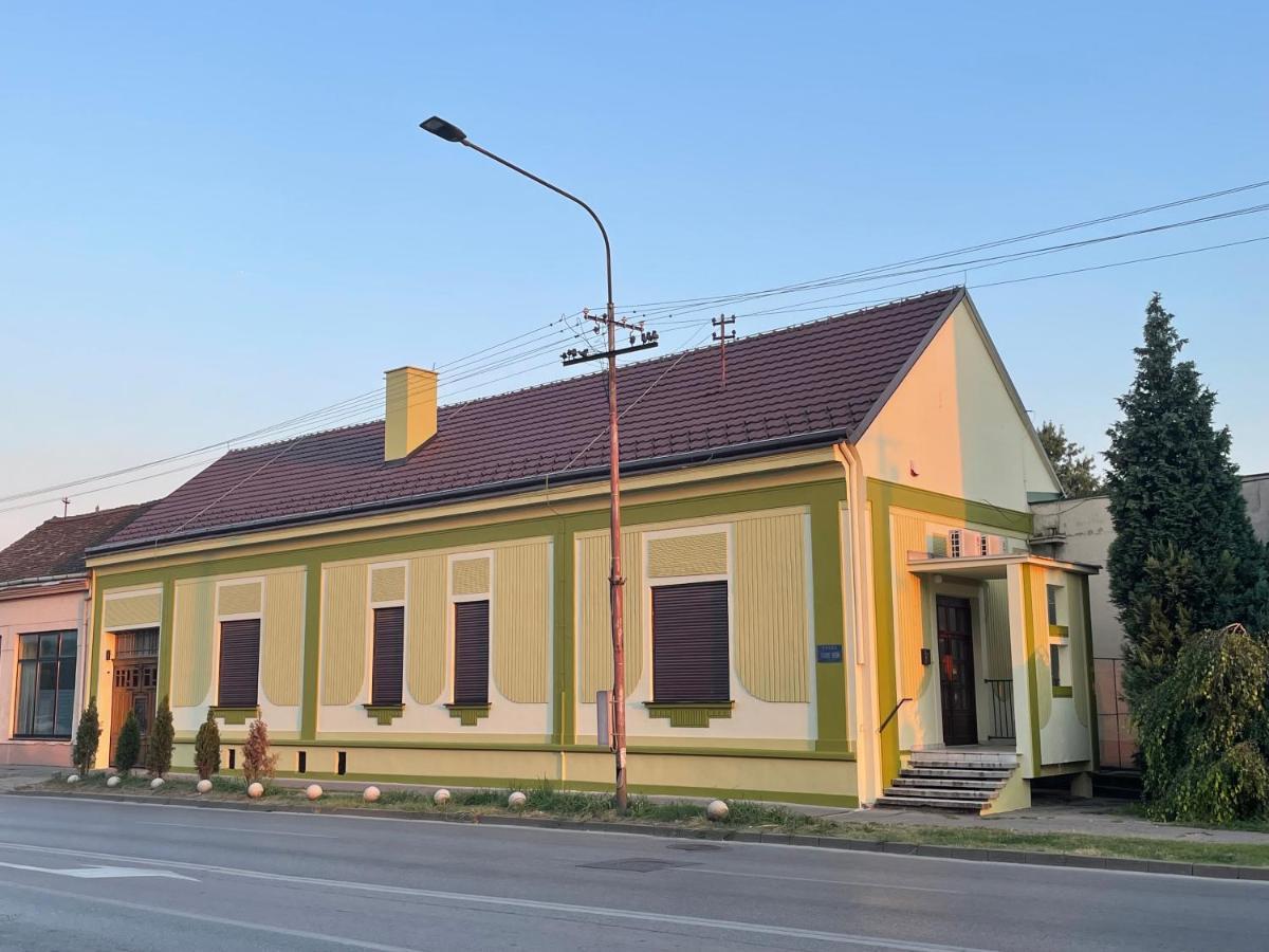 Pb Urban Garden Stay With Secured Parking Sremska Mitrovica Eksteriør billede