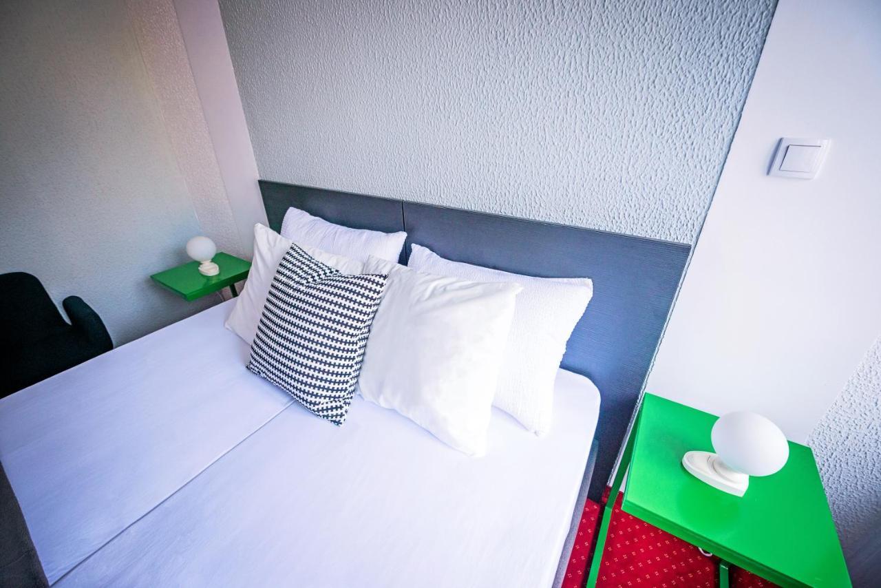 Pb Urban Garden Stay With Secured Parking Sremska Mitrovica Eksteriør billede