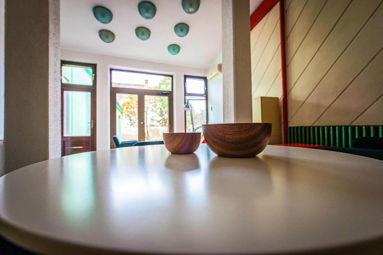Pb Urban Garden Stay With Secured Parking Sremska Mitrovica Eksteriør billede