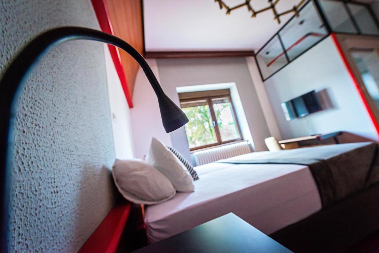 Pb Urban Garden Stay With Secured Parking Sremska Mitrovica Eksteriør billede