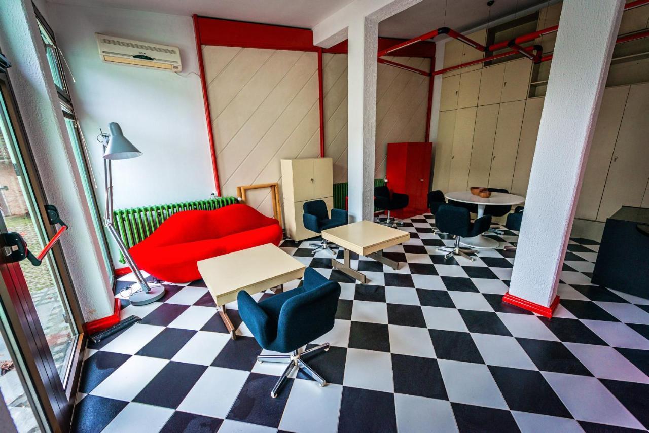 Pb Urban Garden Stay With Secured Parking Sremska Mitrovica Eksteriør billede