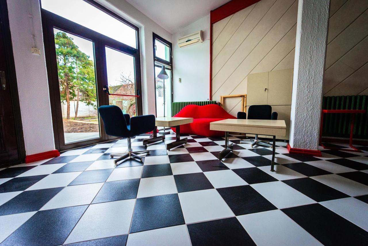 Pb Urban Garden Stay With Secured Parking Sremska Mitrovica Eksteriør billede