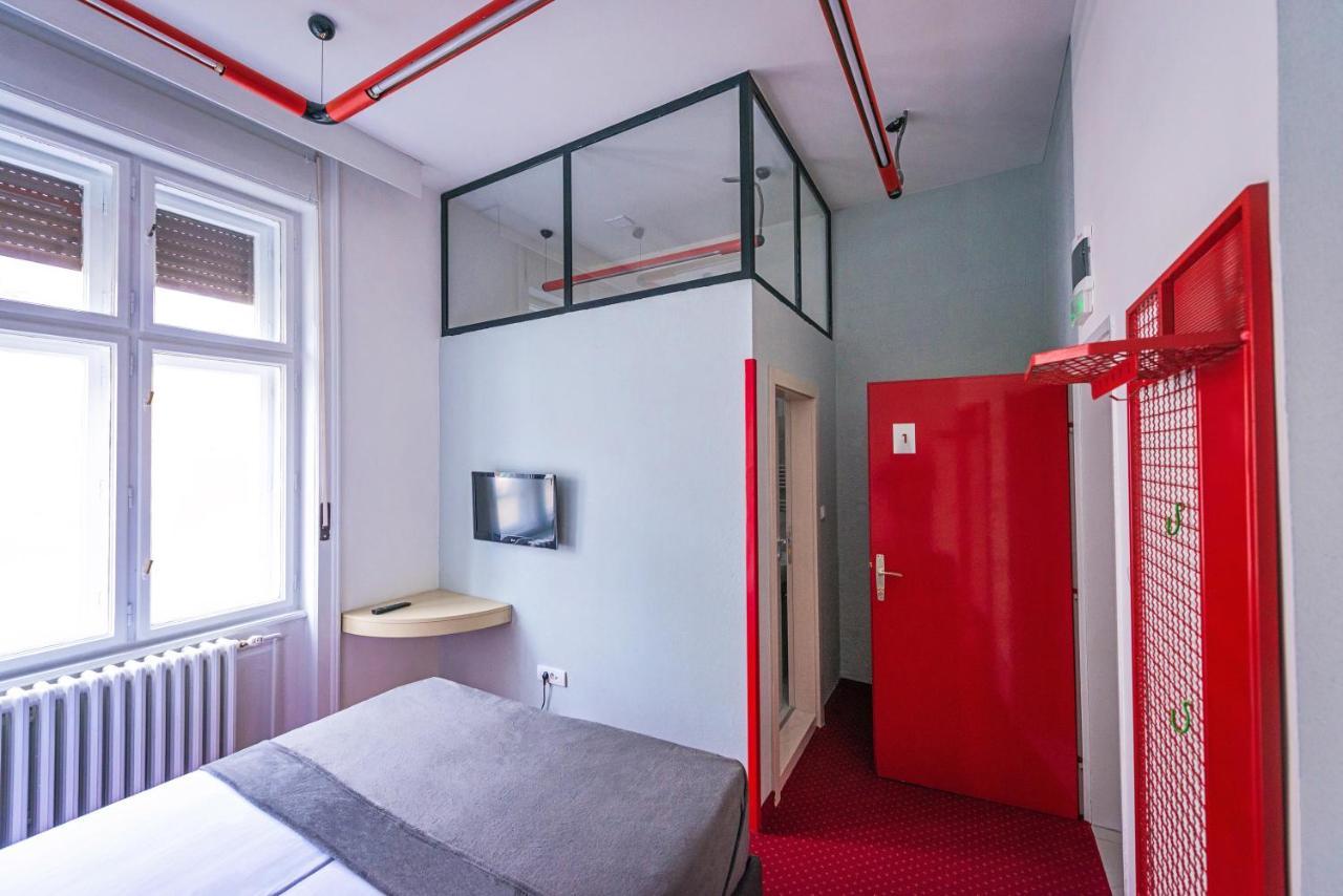 Pb Urban Garden Stay With Secured Parking Sremska Mitrovica Eksteriør billede